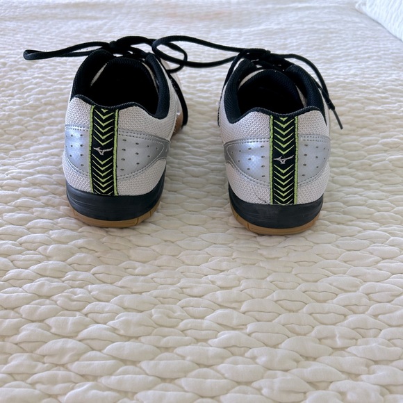 Mizuno volleyball shoes women size 11 - Picture 8 of 10